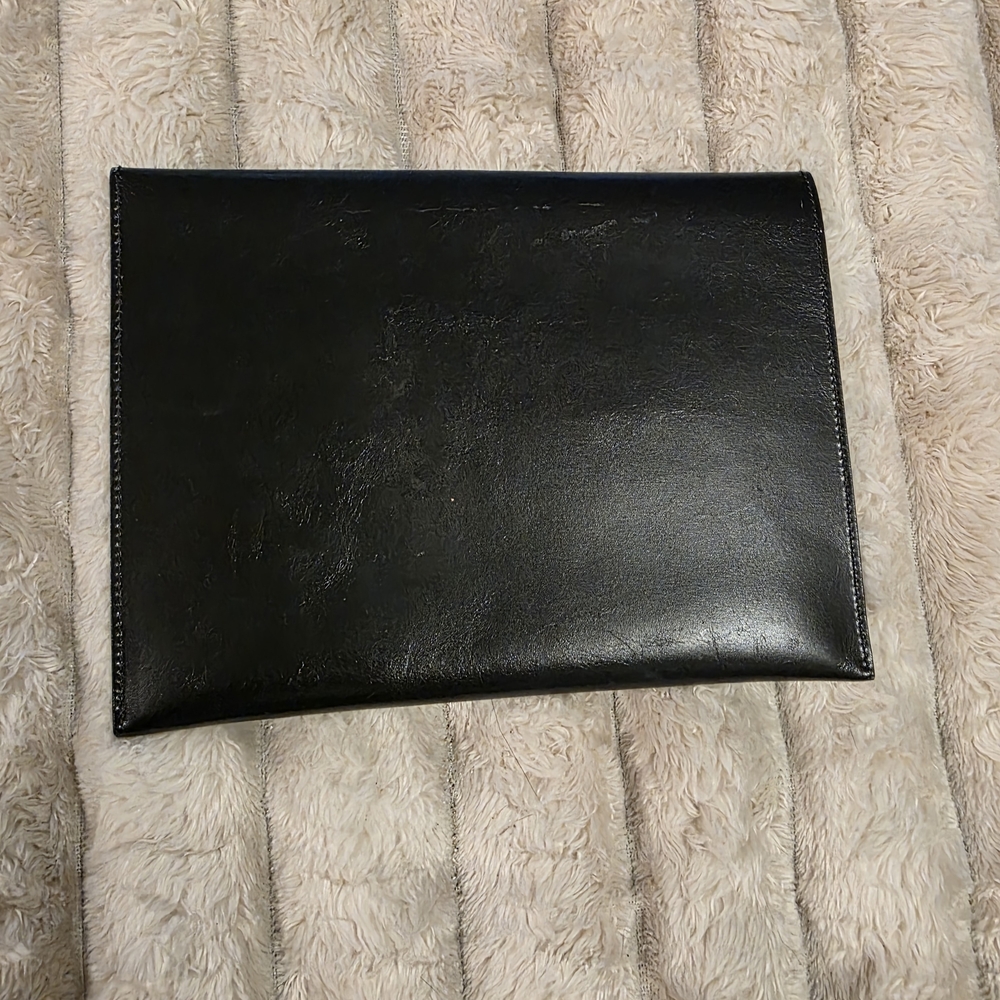 Authentic Vintage Gucci Black Leather Envelope Clutch - Picture 3 of 9